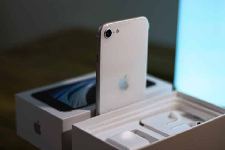 How Long Does The IPhone SE Battery Last? Battery Tools