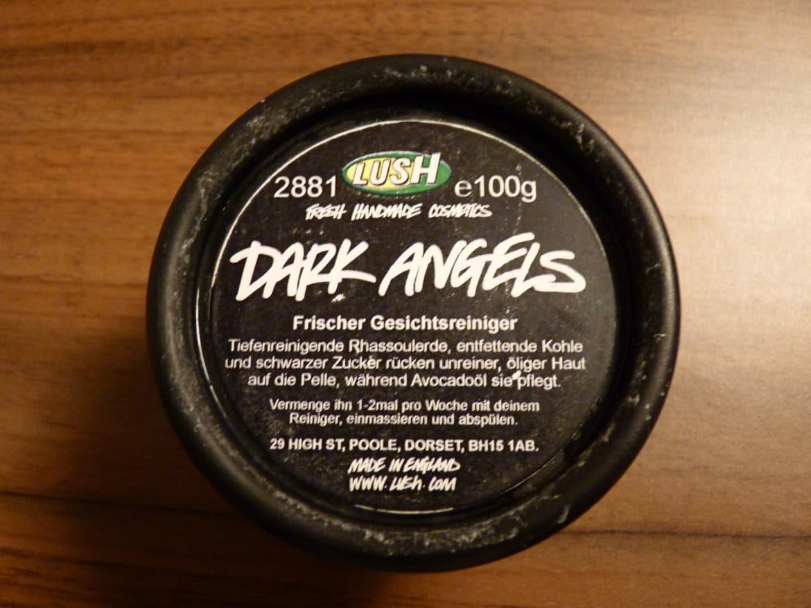 Review Lush’s Dark Angels Charcoal Scrub