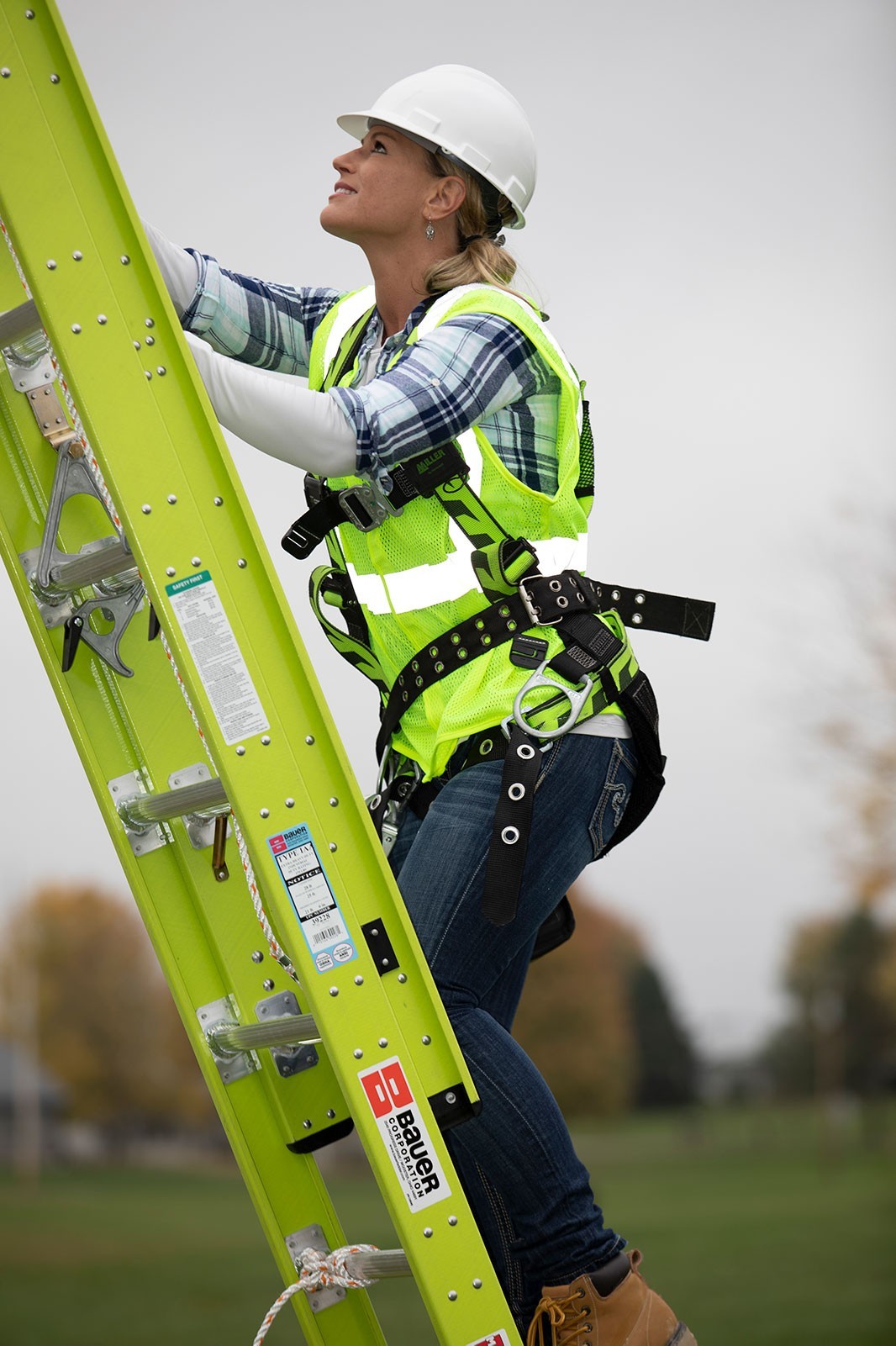 28' Fiberglass 392C Series FiberLite NextGen Extension Ladder Bauer