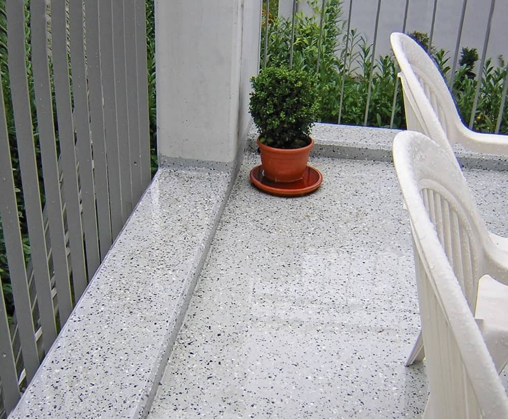 Mit Hochwertigem Flüssigkunststoff Den Außenbereich Nachhaltig Sanieren +++ Neuer Glanz Für Balkon Und Terrasse | Baufux - Fachportal