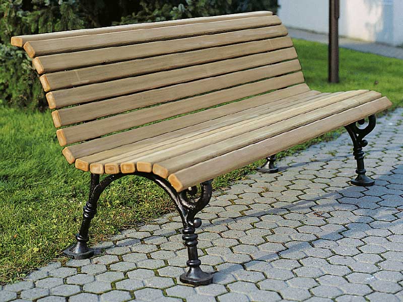 Parkbank mit Rückenlehne Spielplatzgeräte Baumberger