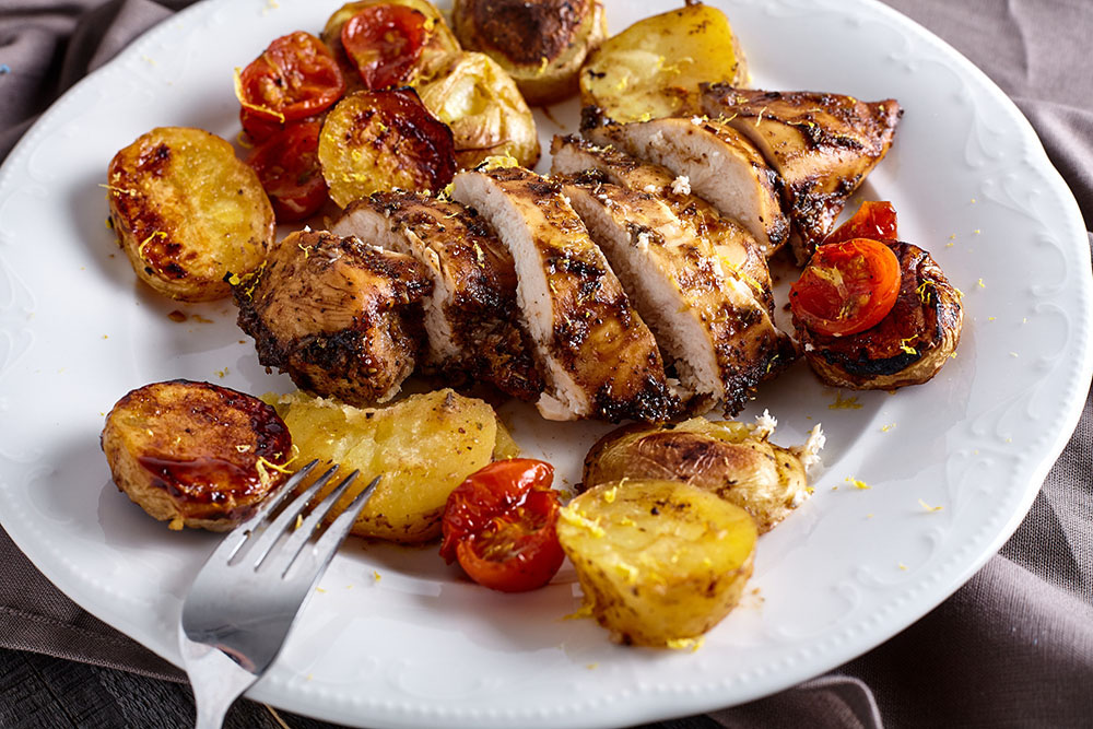 Gentle Chicken Breasts Baked with Vegetables in Balsamichoney Marinade