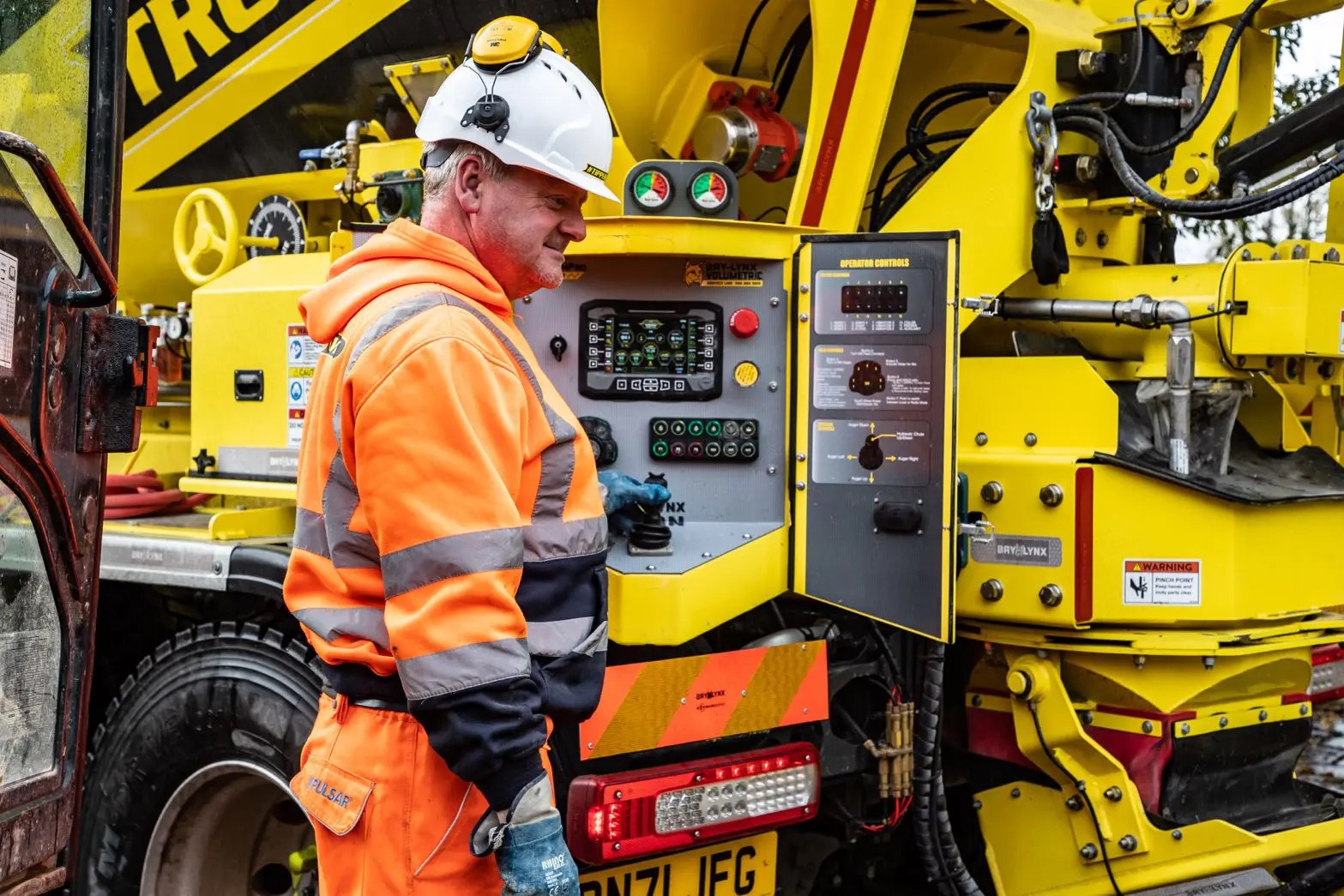 Titan Volumetric Mixer BayLynx Manufacturing Inc.