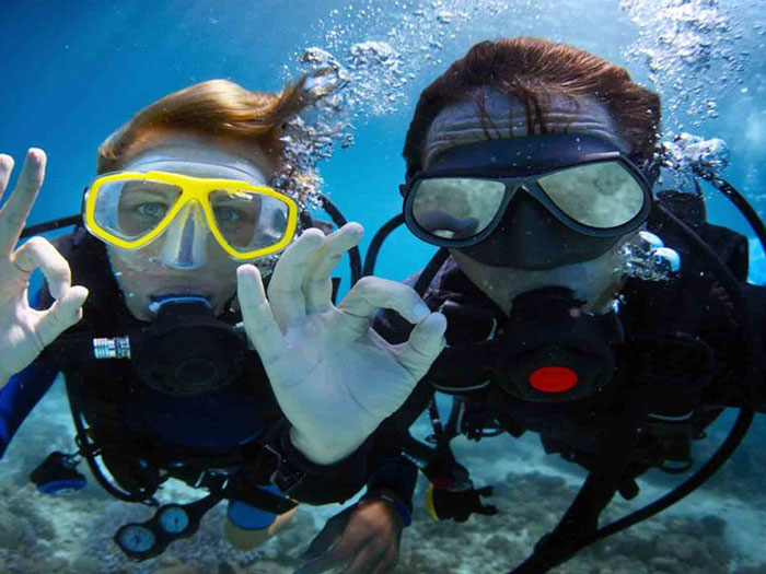 SCUBA Diving BayPlay Experiences & Group Activities