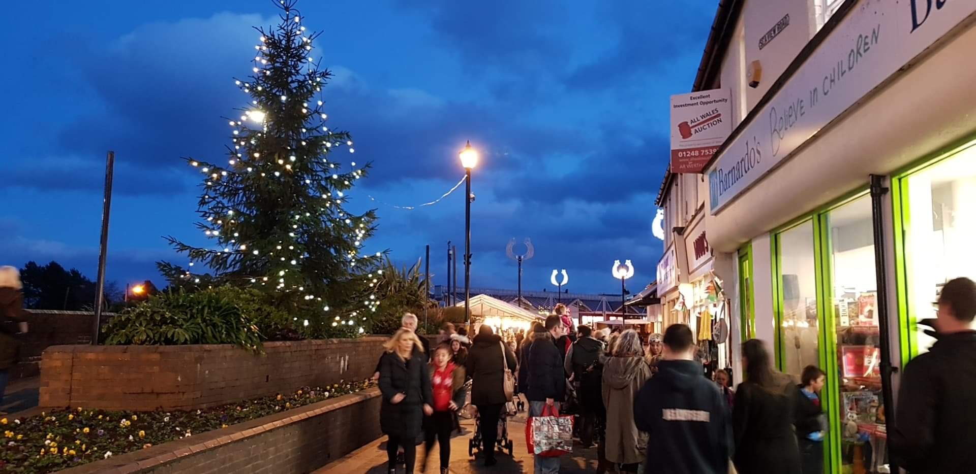 Christmas in the Bay is officially switched on! Bayside Radio Colwyn Bay