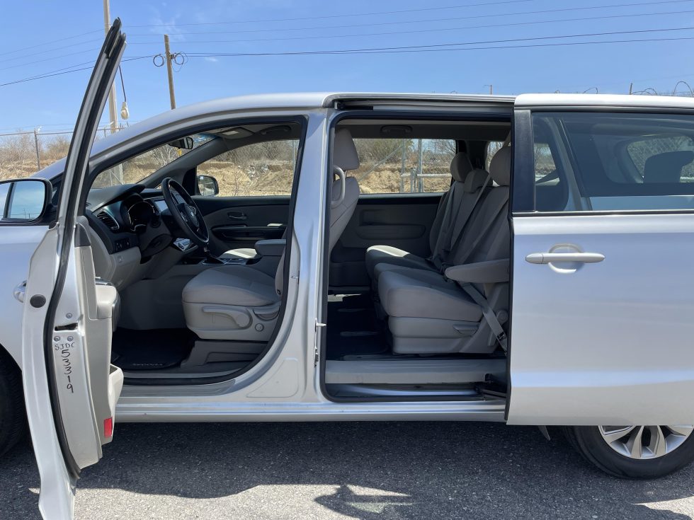 Kia Sedona 8 pasajeros BBB Rent a Car