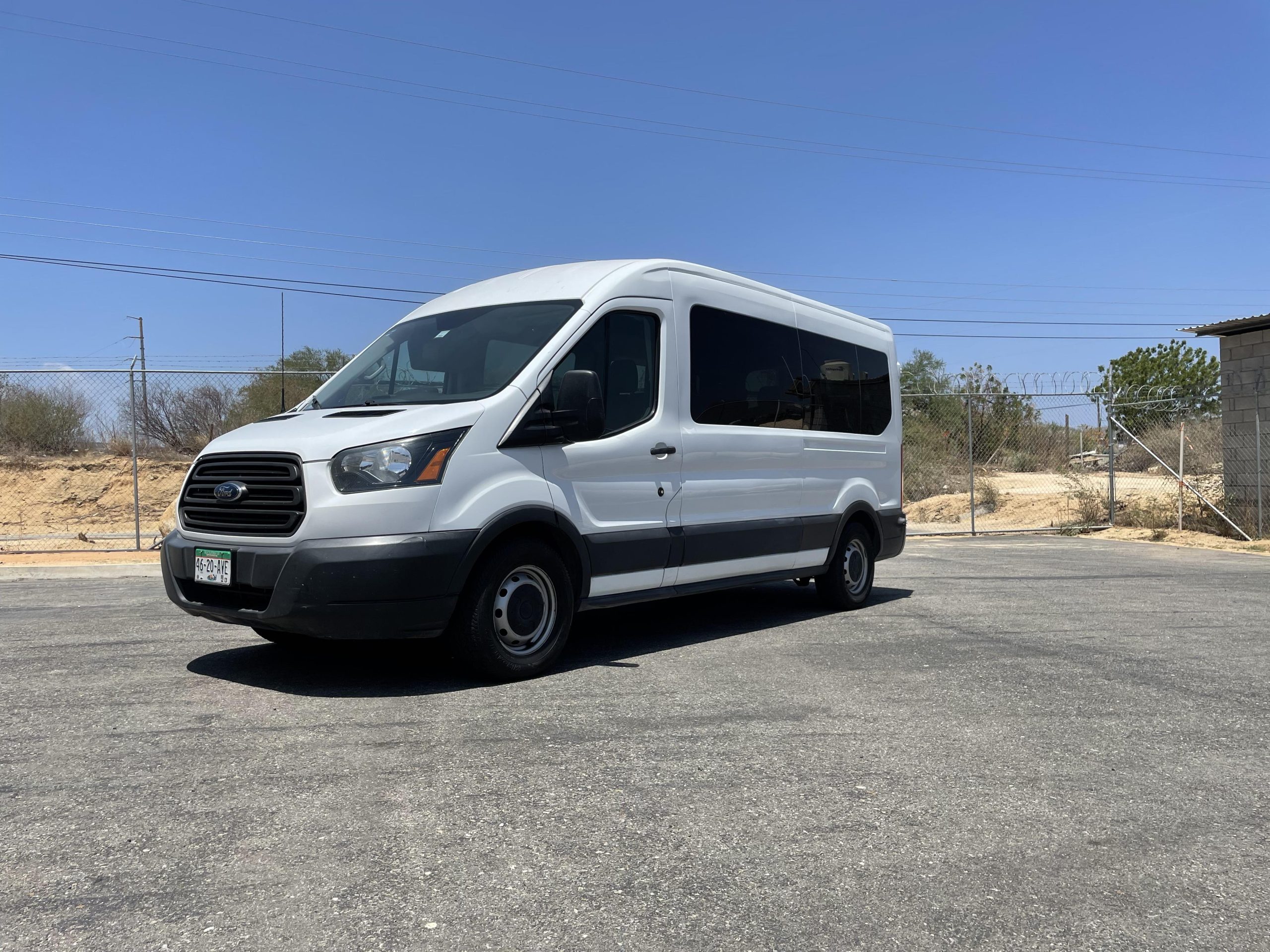 Ford Transit (15 Pasajeros) BBB Rent a Car