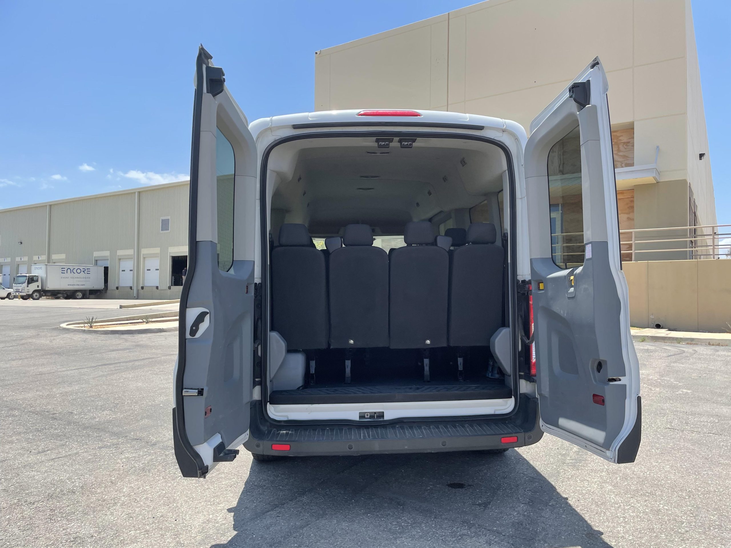 Ford Transit (15 Pasajeros) BBB Rent a Car