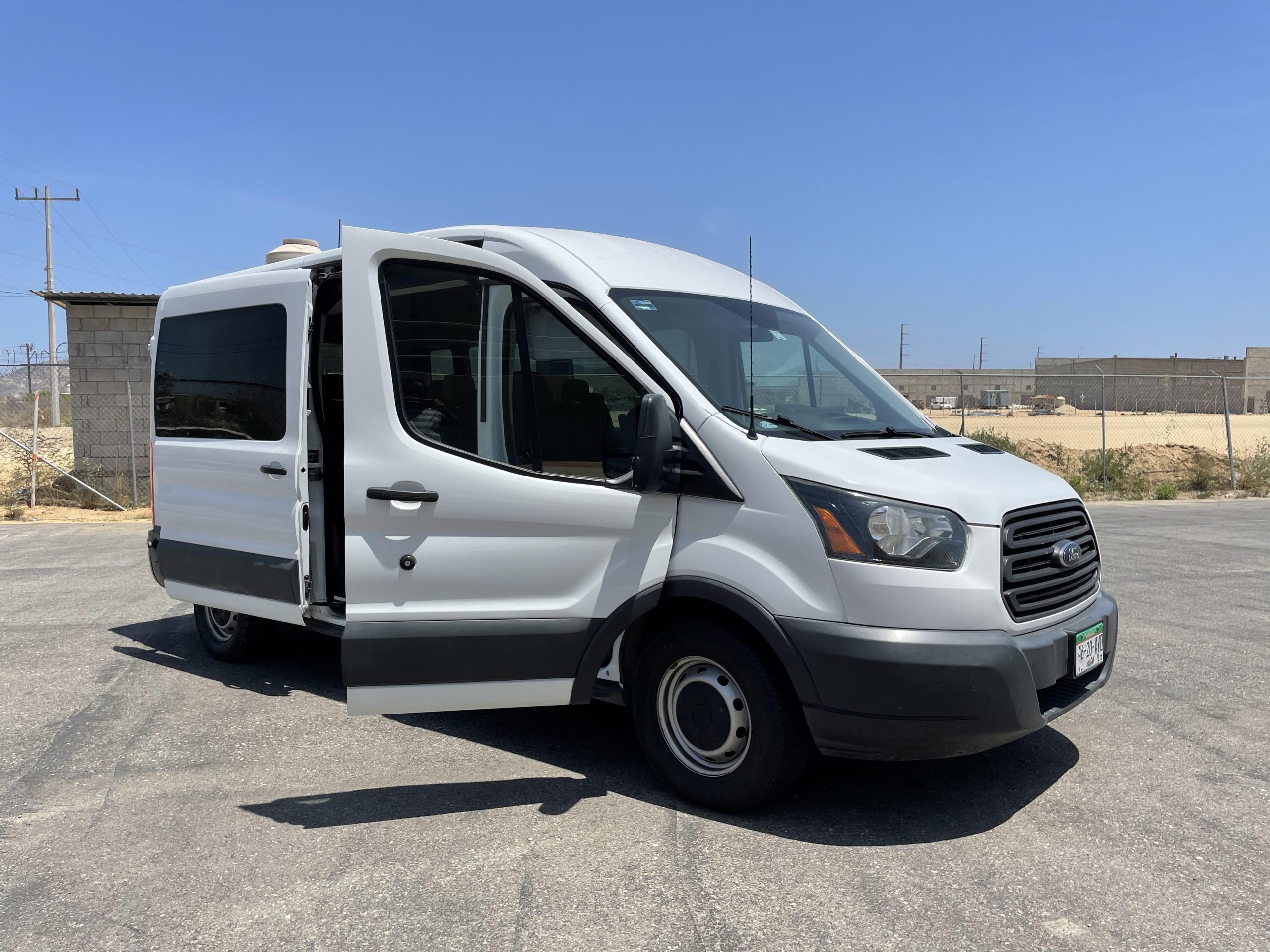 Ford Transit (15 Pasajeros) BBB Rent a Car