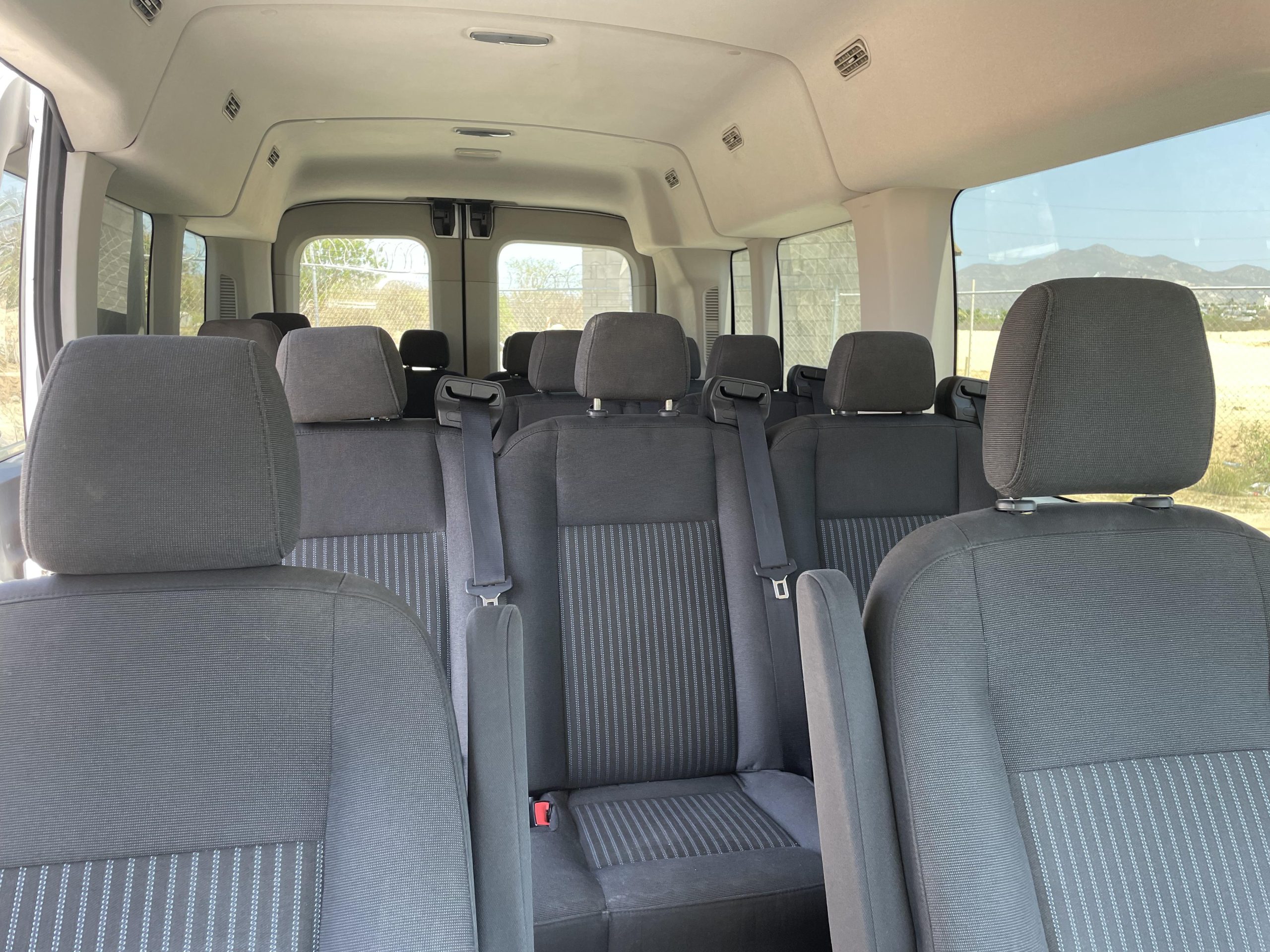 Ford Transit (15 Pasajeros) BBB Rent a Car