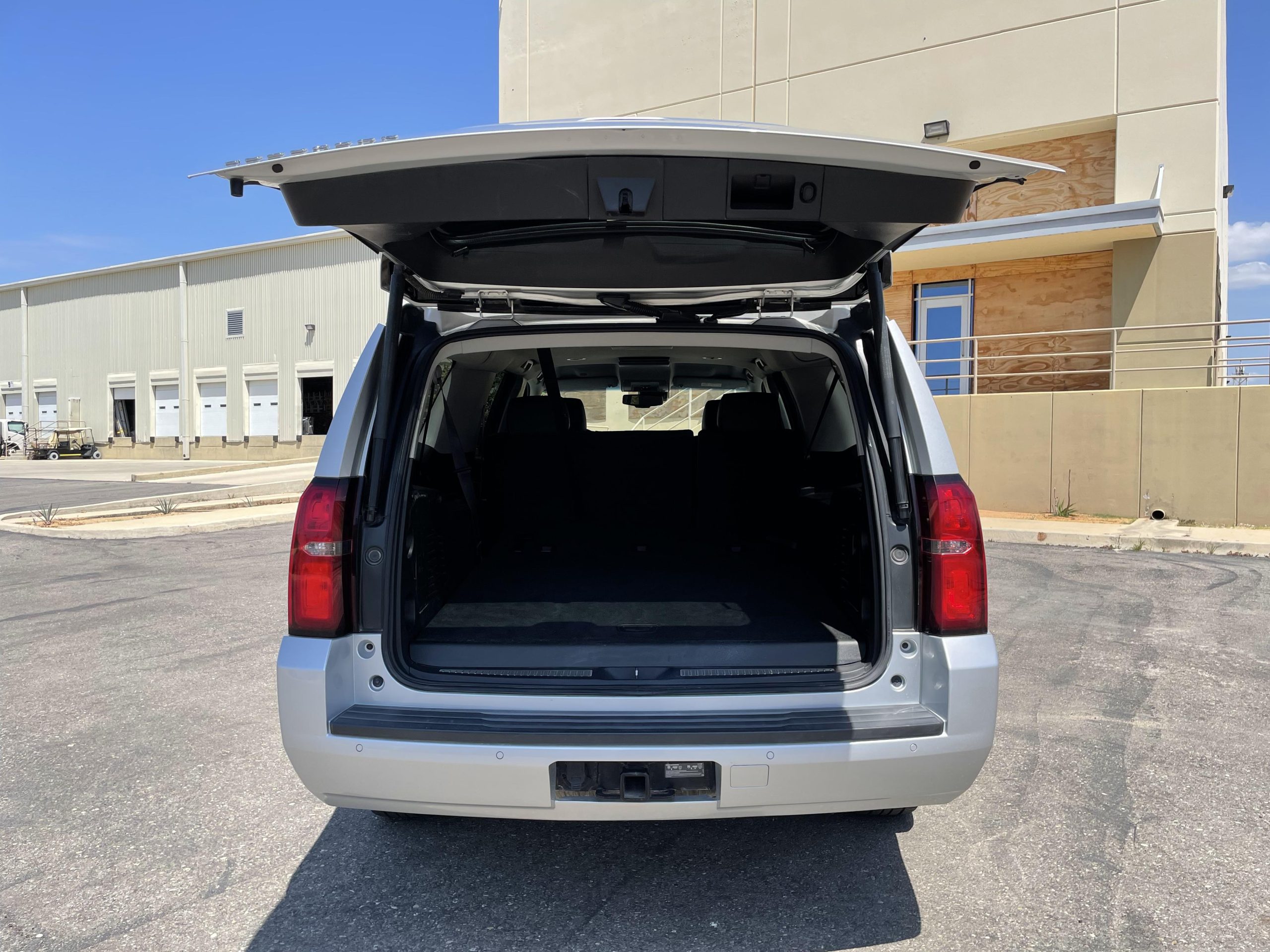 Chevrolet Suburban SUVs 8 pasajeros (Tamaño Completo) BBB Rent a Car