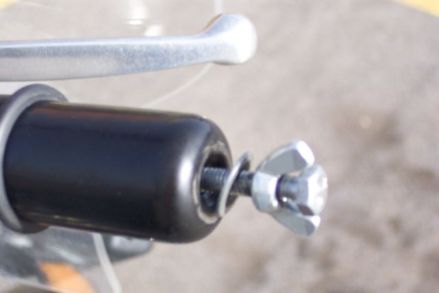 A "Throttle Retainer" for the Suzuki GS500E
