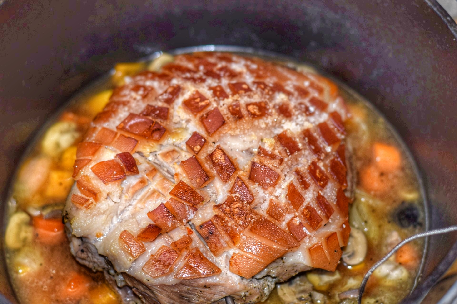 Krustenbraten aus dem Dutch Oven Petromax ft9