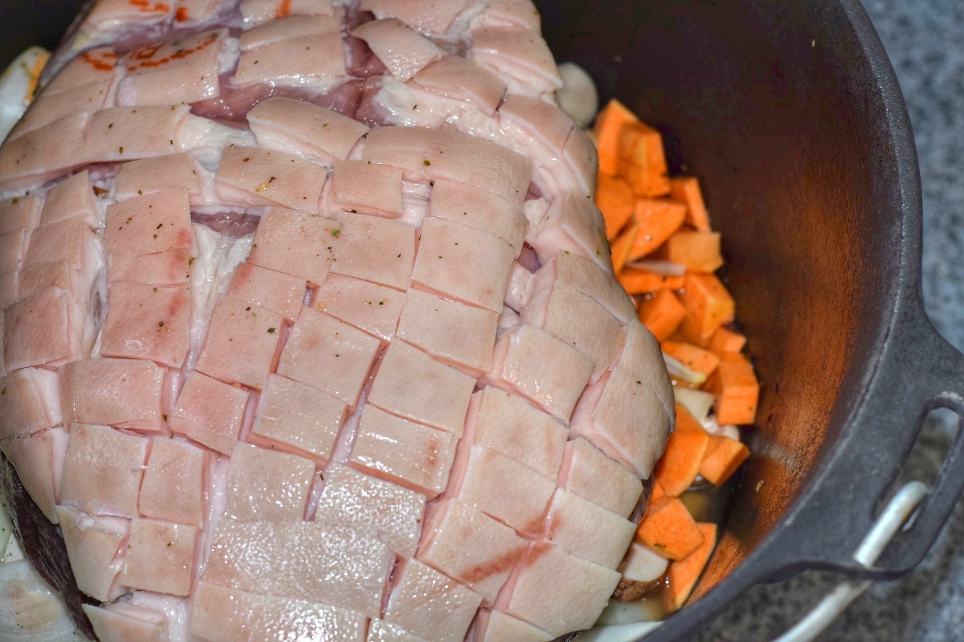 Krustenbraten aus dem Dutch Oven Petromax ft9