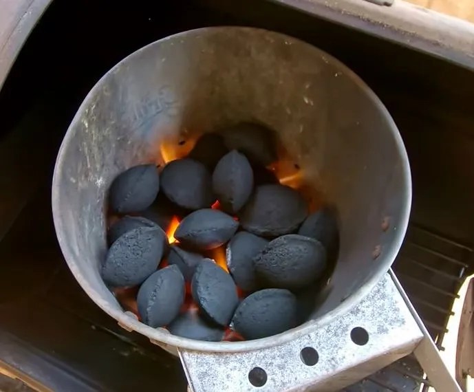 A Quick Guide on How Much Charcoal to Use in a Smoker Cooking At Low