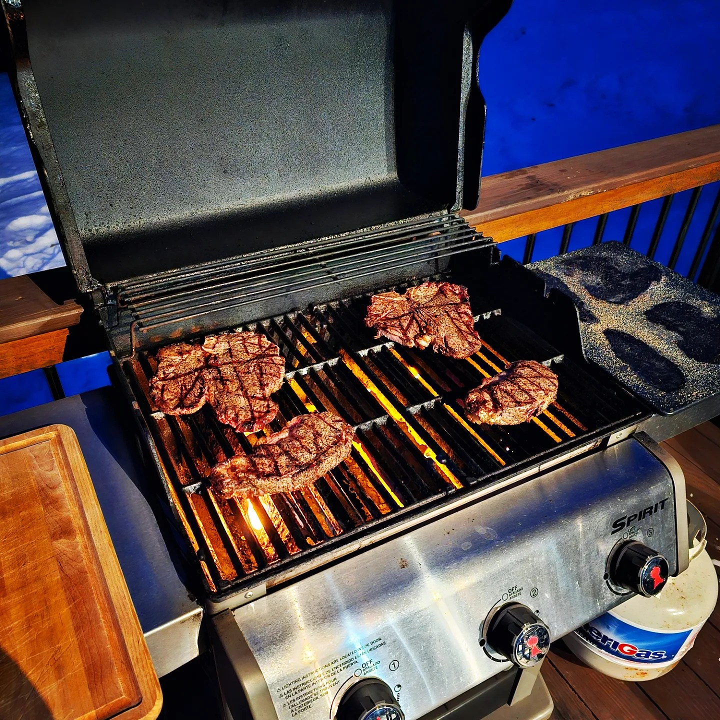 How to Grill a Steak on a Gas Grill Open Fire