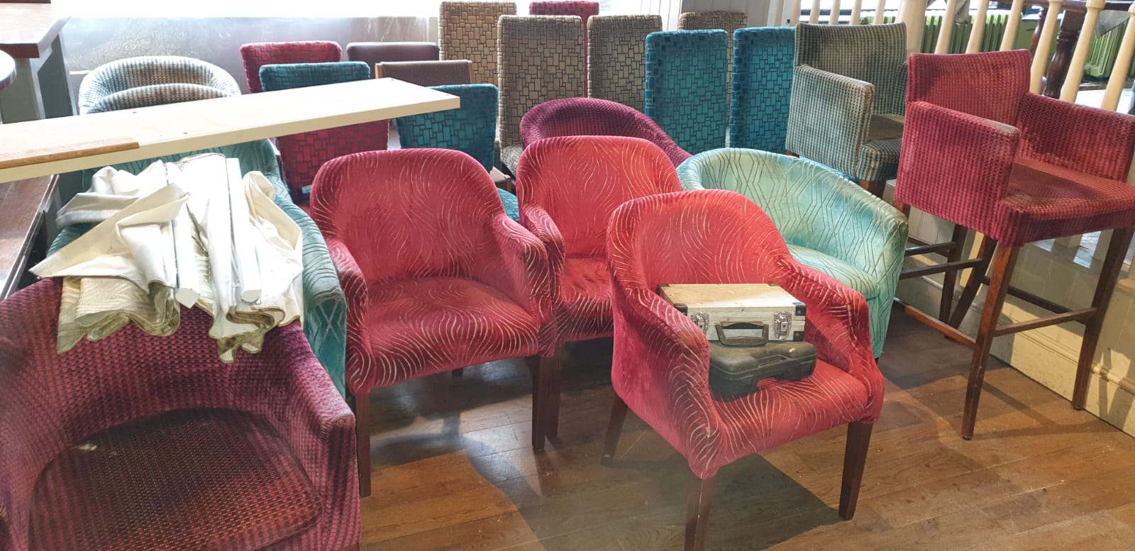 Ex Pub Seats for sale 23 chairs & 2 Bar Stools available BBX UK