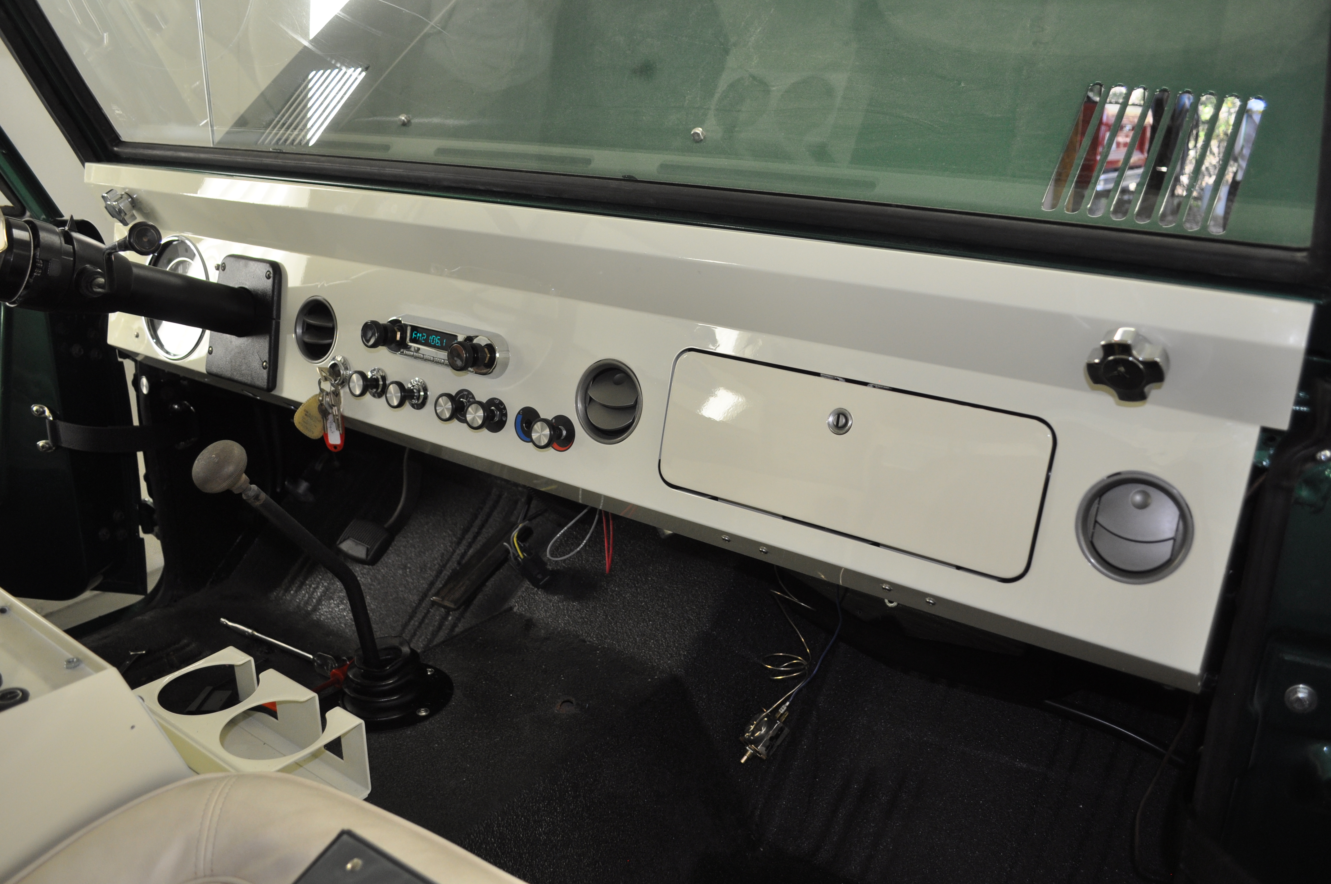 7270202 Classic Bronco Style Radio for Early Ford Bronco Audio BC