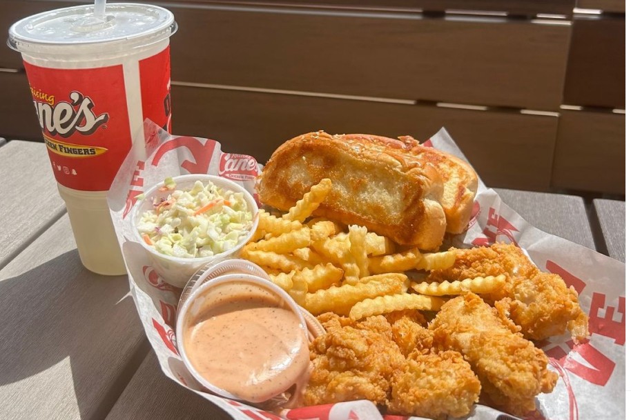 Raising Cane’s Opens First Chicago Drive-Thru in South Loop