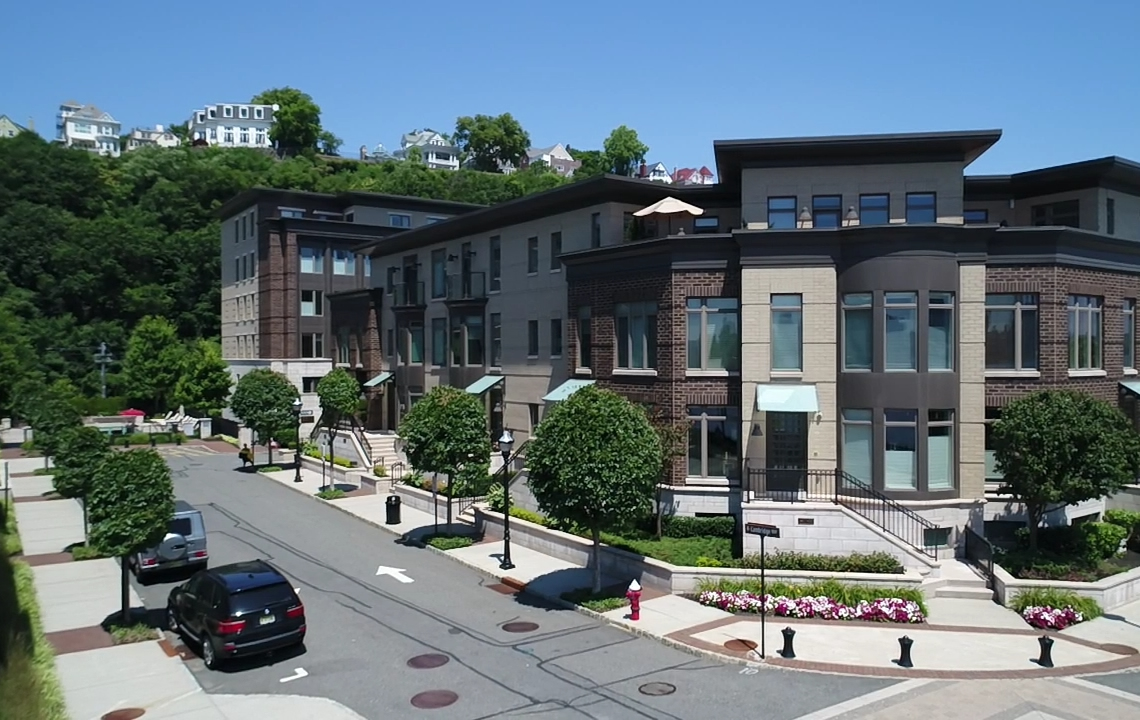 HENLEY ON HUDSON TOWNHOUSES & CONDOMINIUMS Belle Contracting, LLC.