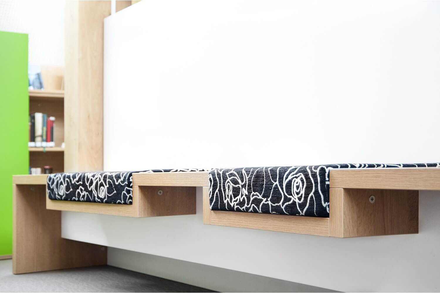 Versatile Reading Bench with Tray BCI Libraries