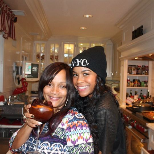 THE SMITH FAMILY GET CANDID ON THANKSGIVING DAY