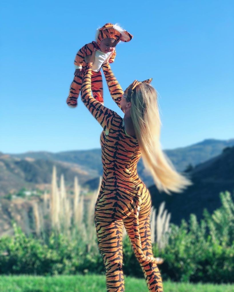 KHLOE KARDASHIAN AND DAUGHTER TRUE THOMPSON WEAR MATCHING COSTUMES FOR