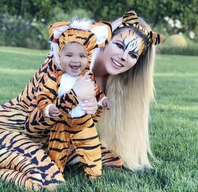 KHLOE KARDASHIAN AND DAUGHTER TRUE THOMPSON WEAR MATCHING COSTUMES FOR