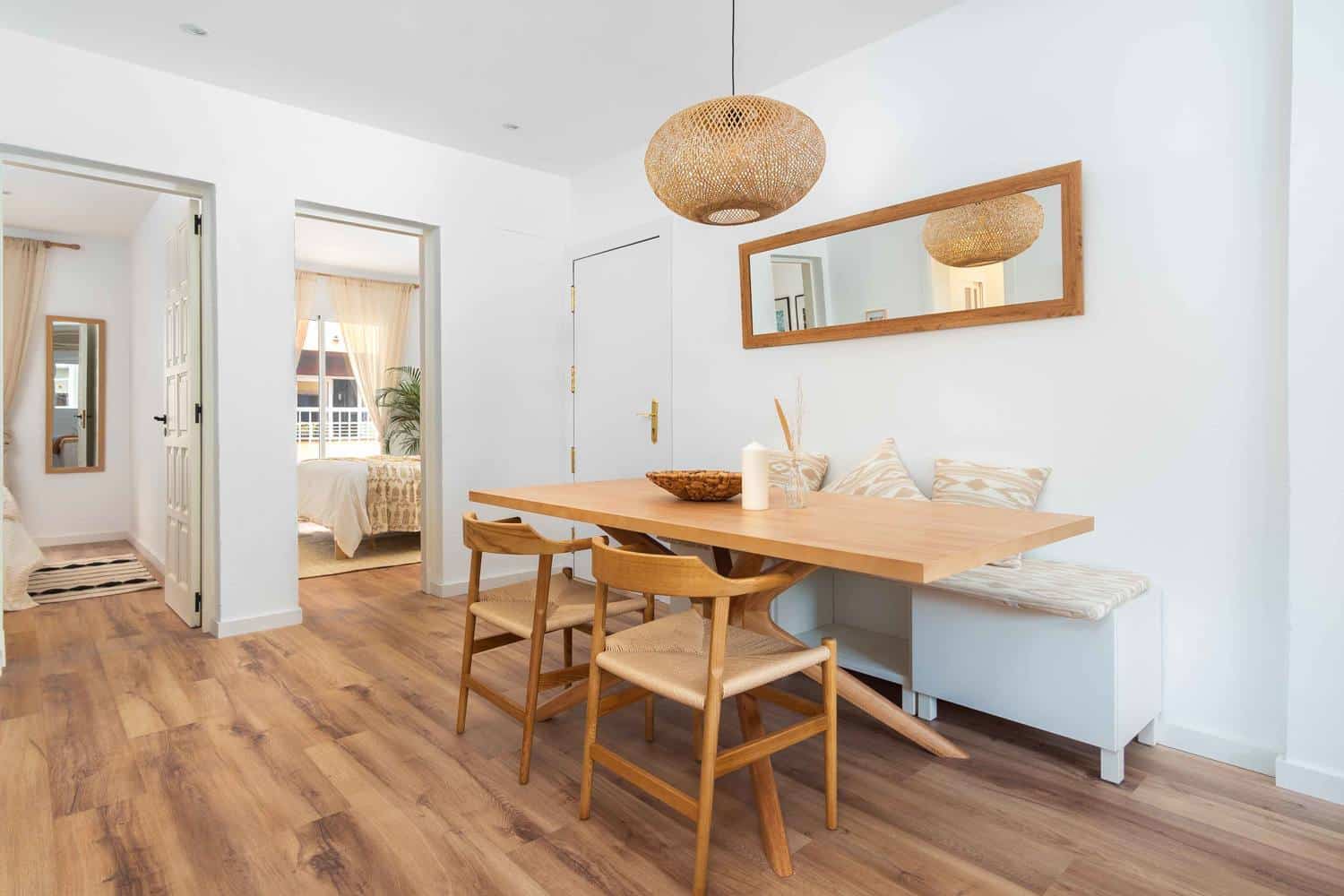 Elegantly furnished and renovated 3 bedroom apartment near Santa