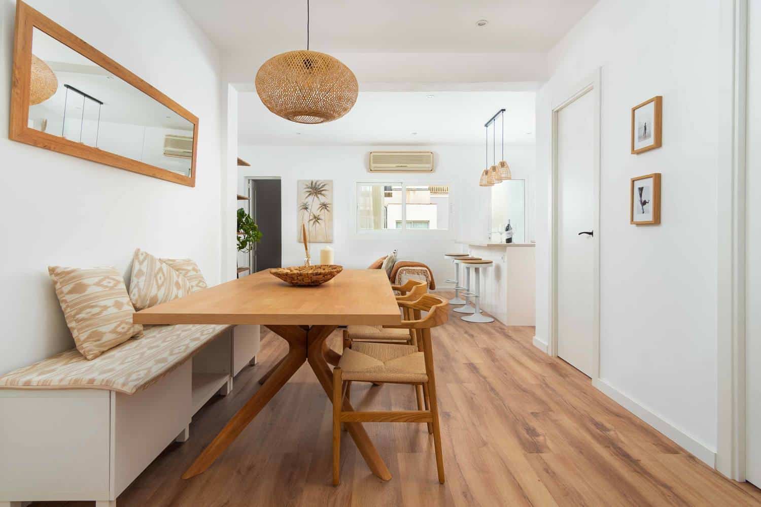 Elegantly furnished and renovated 3 bedroom apartment near Santa