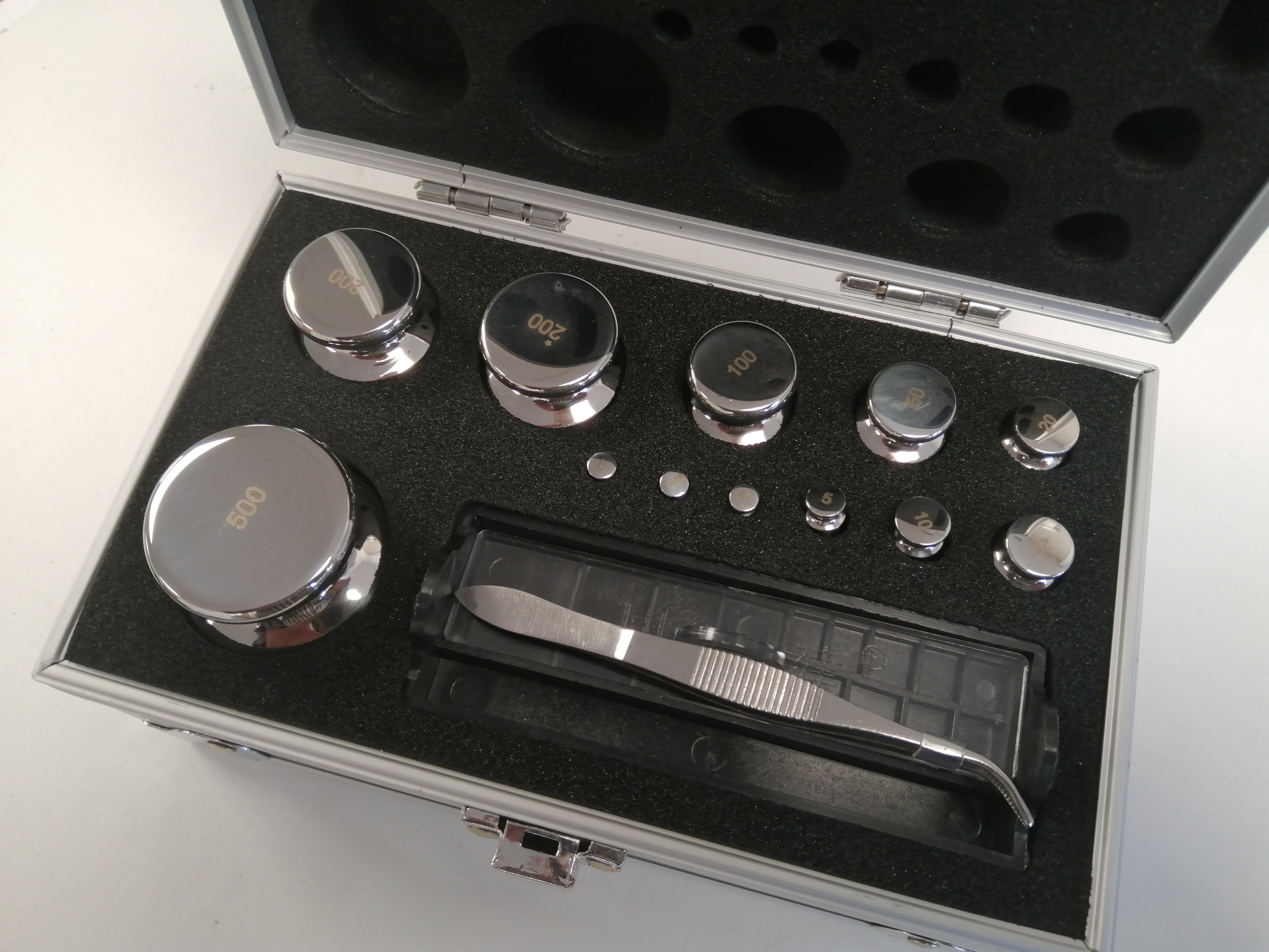 Calibrated F1 class weight set, 1g to 500g. Calibration cert supplied