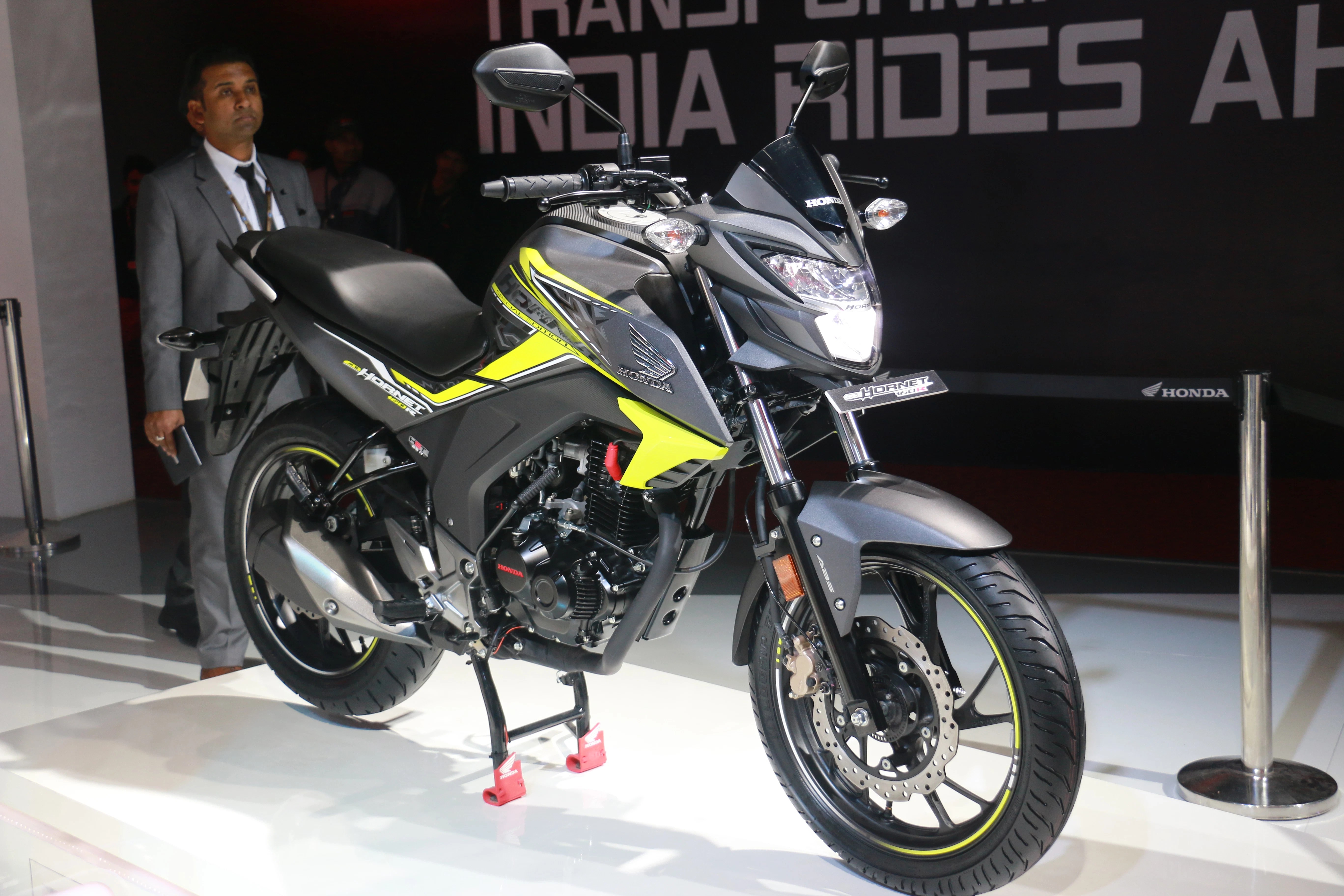 Yamaha FZS Fi Version 3.0 Vs TVS Apache RTR 160 4V (Fi) Vs Honda CB