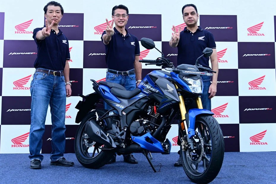 Honda 2.0 vs CB 160R Differences Explained BikeDekho