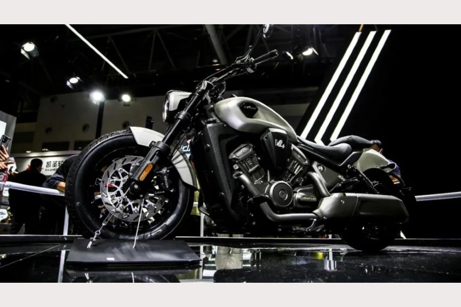 Benda BD500 Black Flag Cruiser Bike Showcased With A V4 Heart BikeDekho