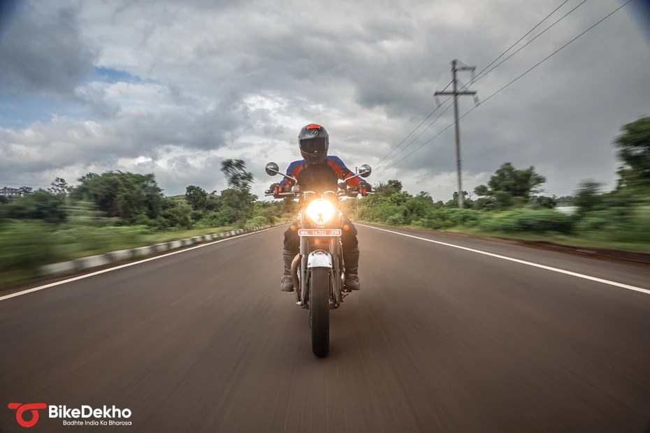 Halogen Lights vs LED Lights, Which Works Best on Twowheelers? BikeDekho