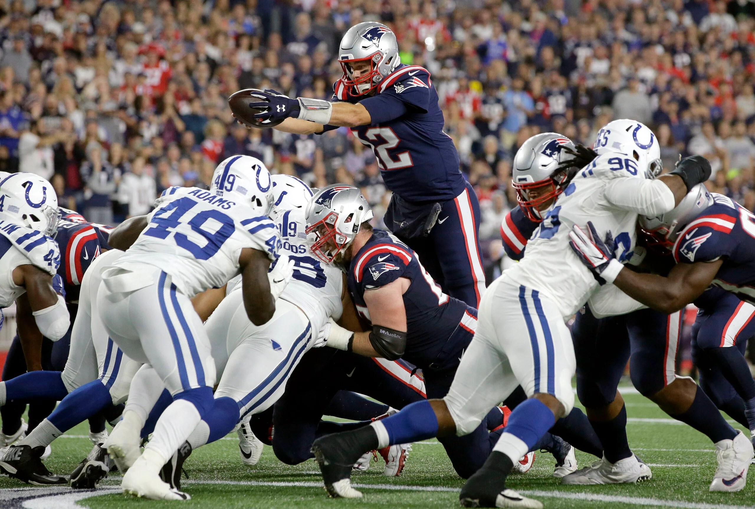 Josh Gordon catches first touchdown from Tom Brady as Patriots beat