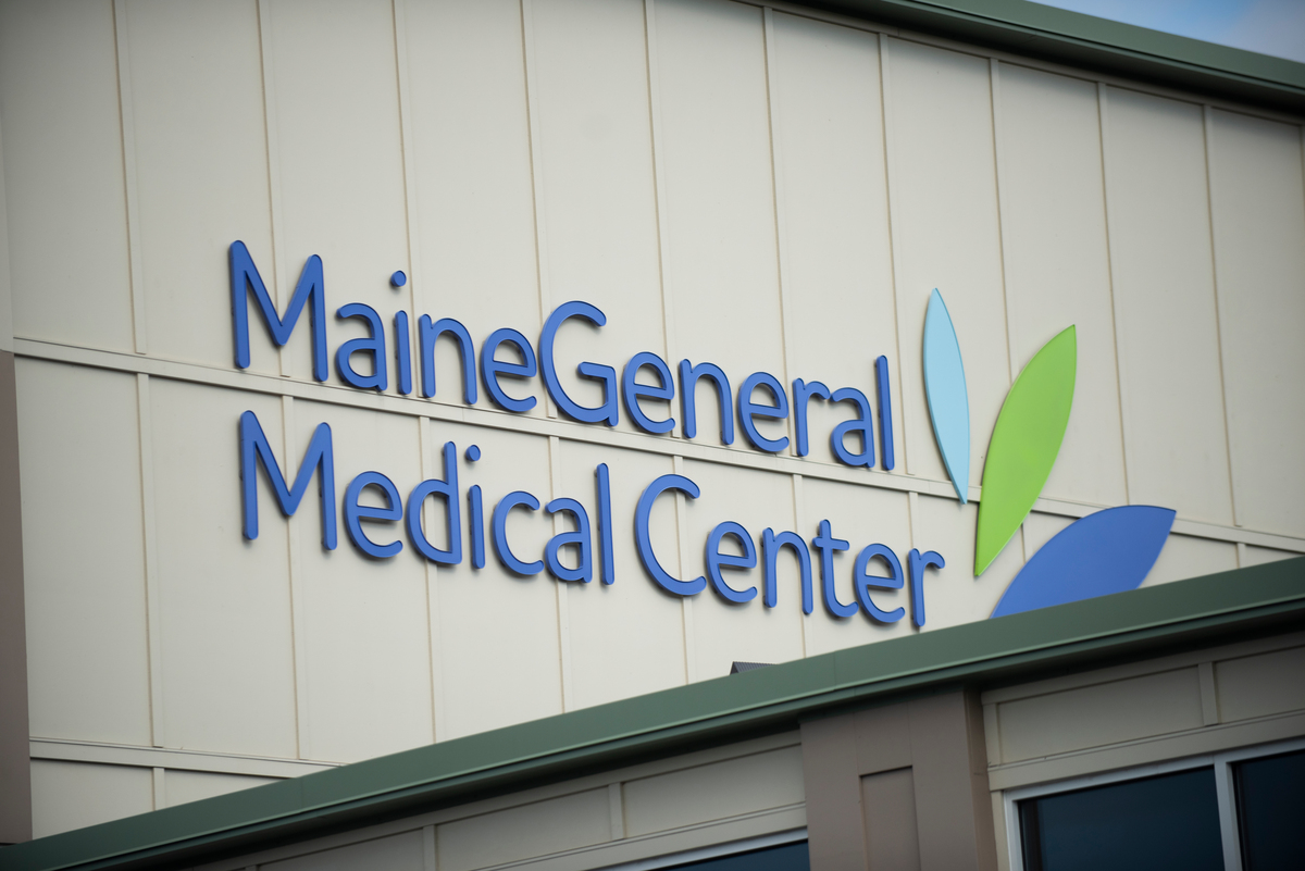 Maine surgeon steps down from leadership roles after sex discrimination