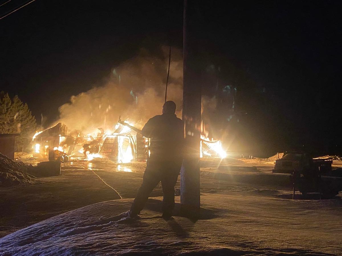 Early morning fire destroys Mapleton auction company barn