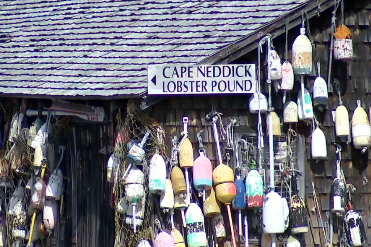 Popular Cape Neddick restaurant for sale for 2.5 million