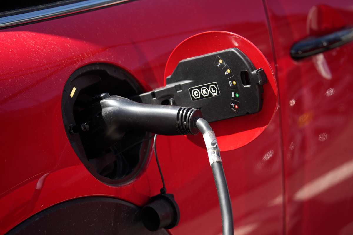 Maine board supports new rules to boost electric car sales despite