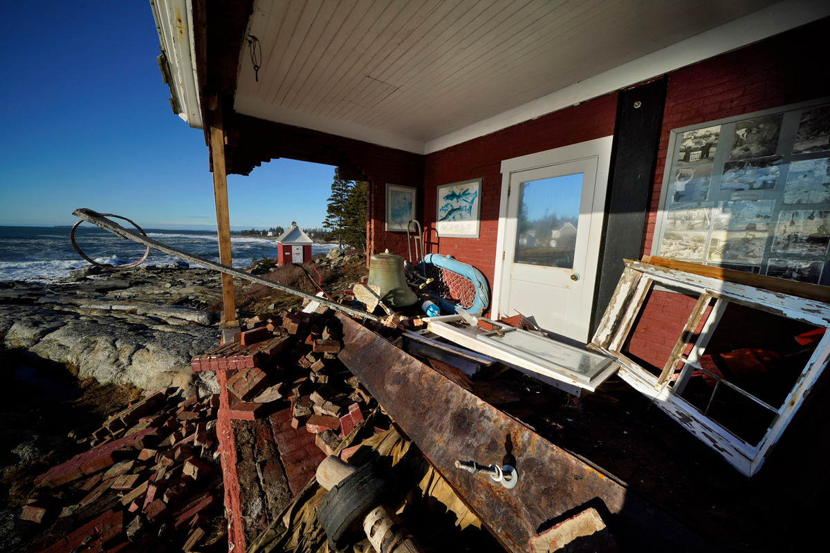 Maine coastal flooding / Trump ballot fight / Houlton's new