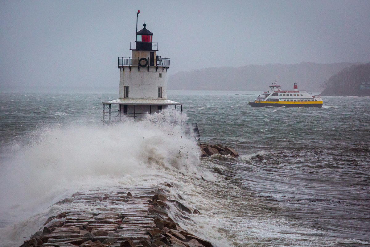 Hurricaneforce winds reported in coastal Maine during storm