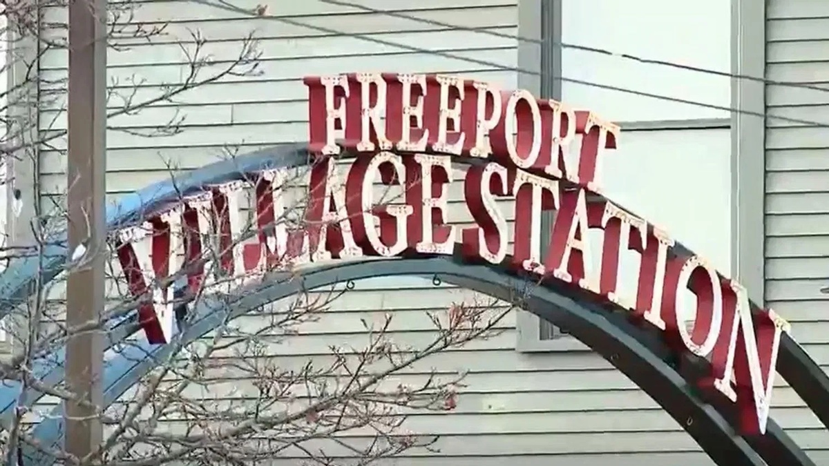 Freeport shopping center heading to auction