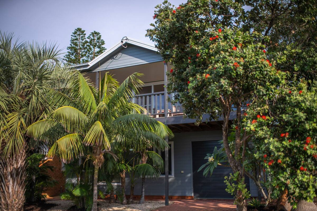 BillyBlue Blueys Beach Beach Butler