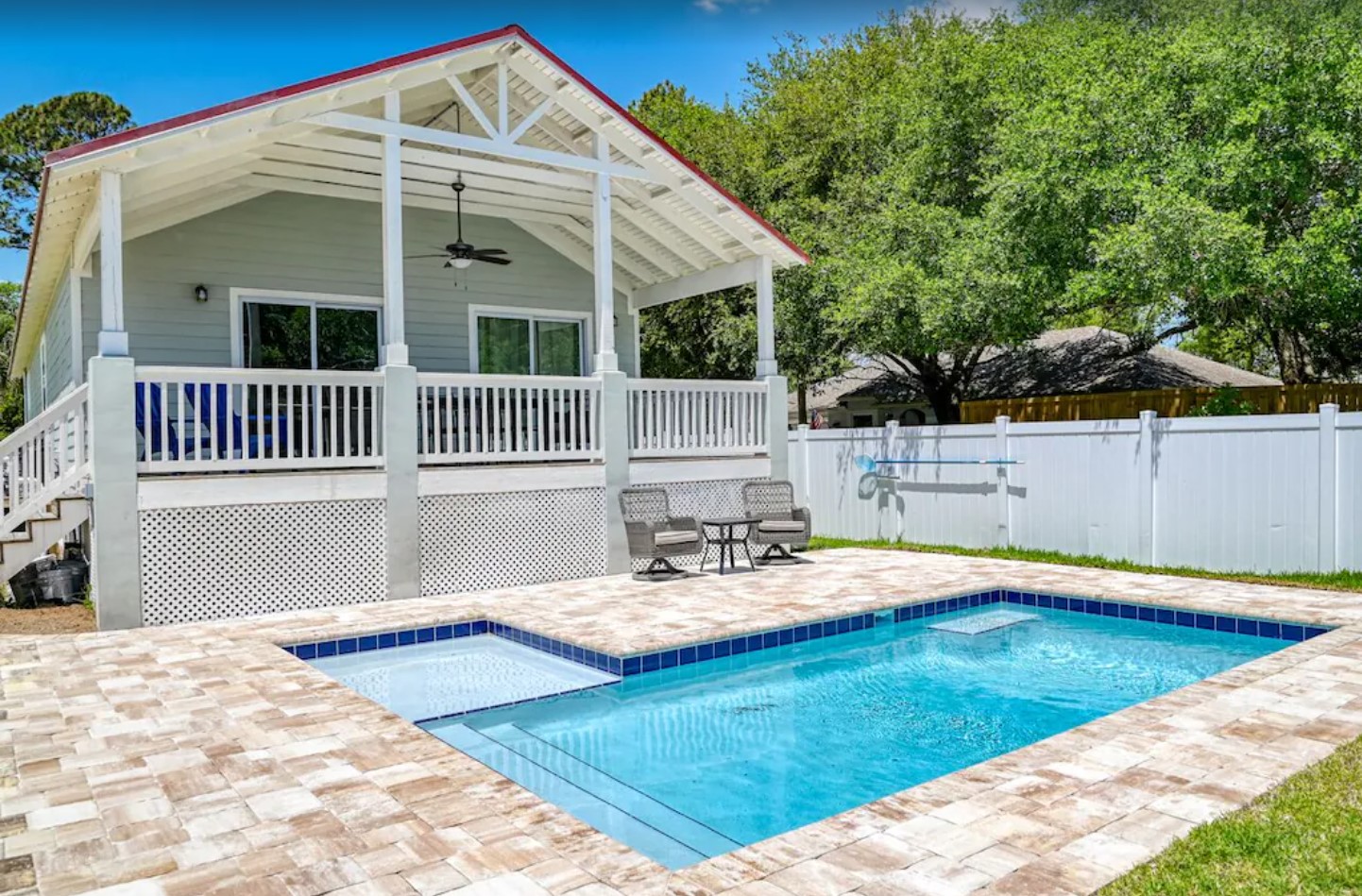 Tropical Winds Beach Retreat (3 Bedrooms, Sleeps 8, Private Heated Pool
