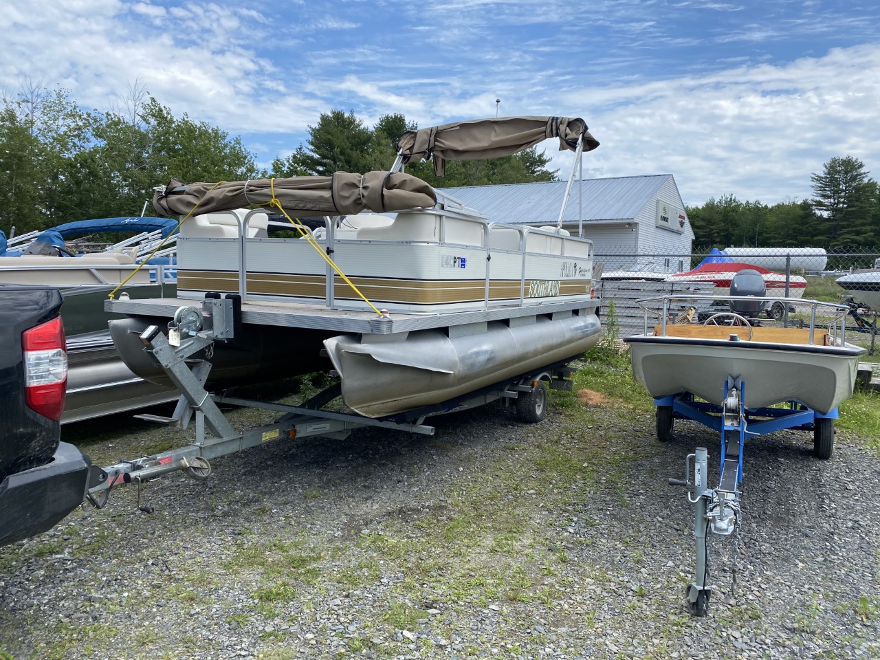 18' Pontoon Boat Beacon Boat Rentals Wayne, Maine