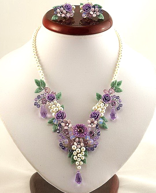Beautiful flower jewelry by Alina Bondarenko Beads Magic