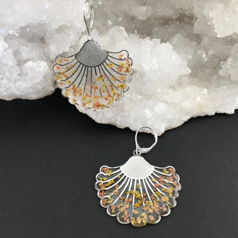 Boucles d\'oreilles « Zoé » fleuries argentées Beads Of Bliss