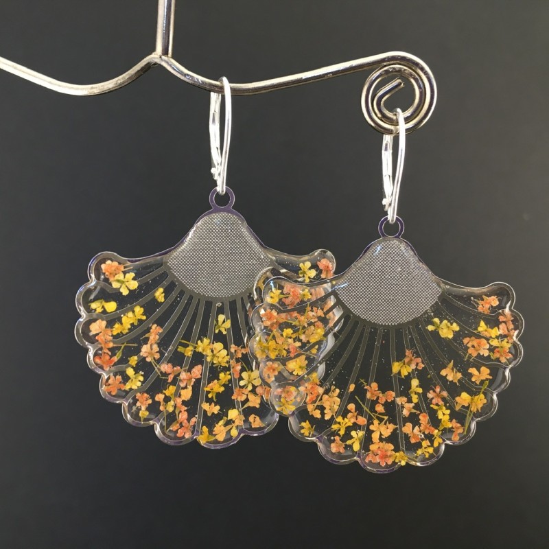 Boucles d\'oreilles « Zoé » fleuries argentées Beads Of Bliss