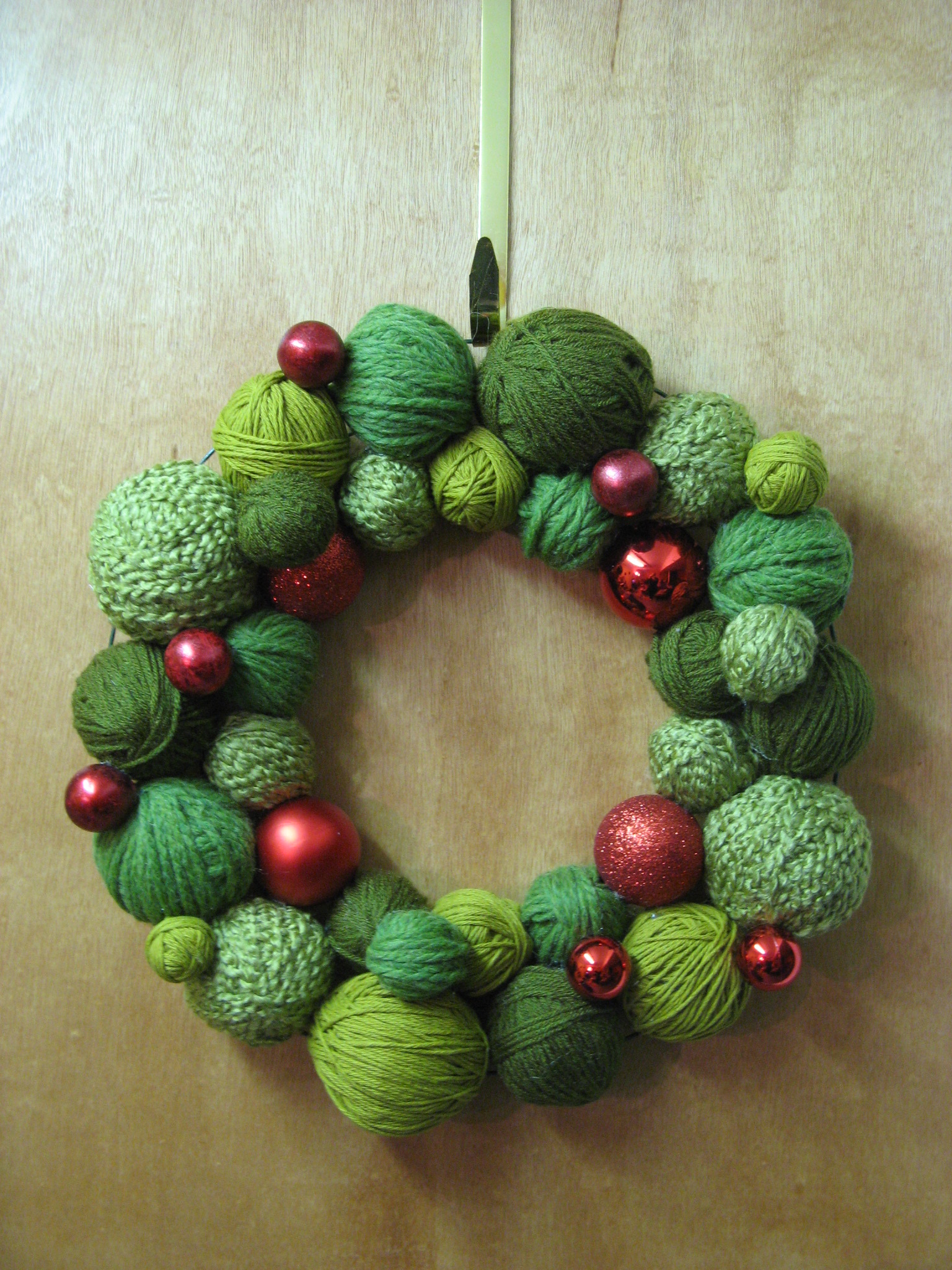 Ornament Ball Wreath Bead Yarn & Spatula